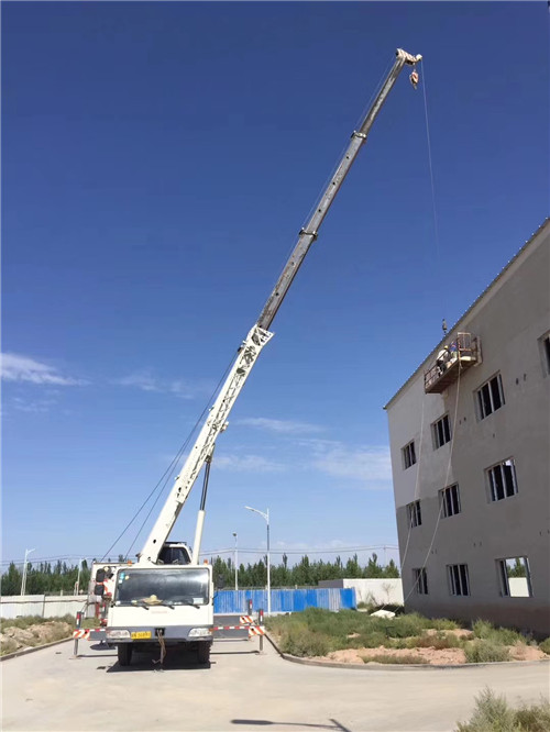 西昌市“轻装强干”—— 吊车的 “轻量化臂架” 技术