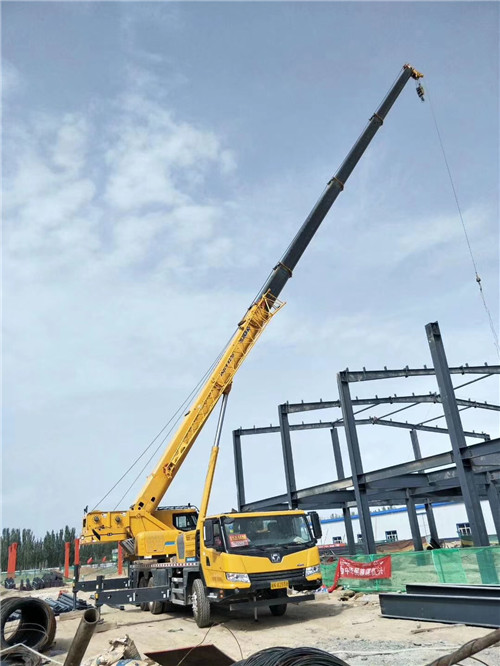 西昌市超高层建筑钢结构吊装案例